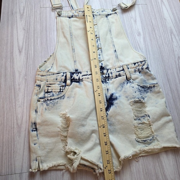 Hot Kiss Acid Washed Distressed Denim Overall Shorts Size 11 Y2K‎ 90's Inspired - Picture 9 of 9
